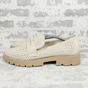New Dolce Vita Ersula Perforated Chunky Beige Loafers M568